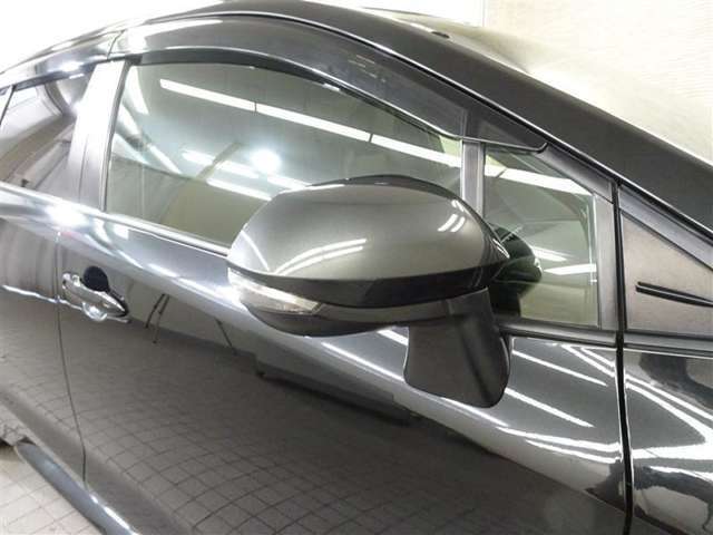 広々とした車内空間に優れた燃費性能。更にデザインも上質で人気のお車です！