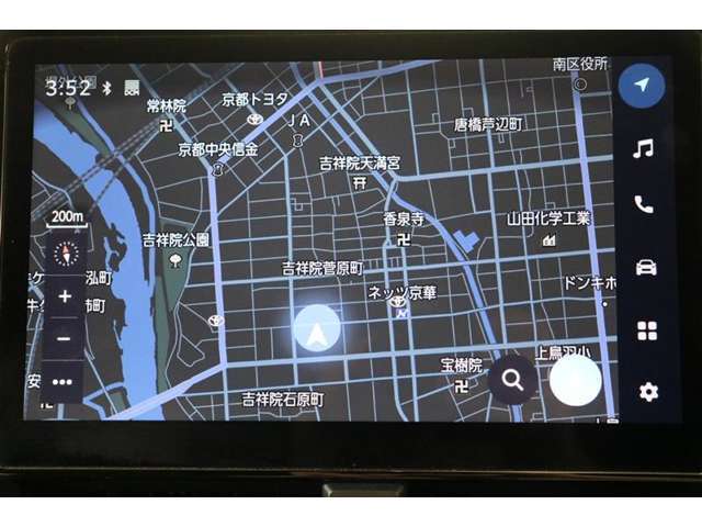 スマホやiPhoneと連携し、対応アプリを表示させて使うディスプレイオーディオPlus。使い慣れた従来のトヨタ車載ナビが利用できるTCナビキットを装着。CD・DVD・フルセグTV対応です。