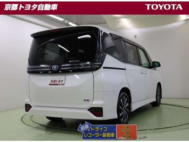 この車は、リヤトランクフロアに修復歴がありますが走行に支障はありません。弊社のエンジニアが車検整備後のご納車になりますので、安心してお乗りいただけます。