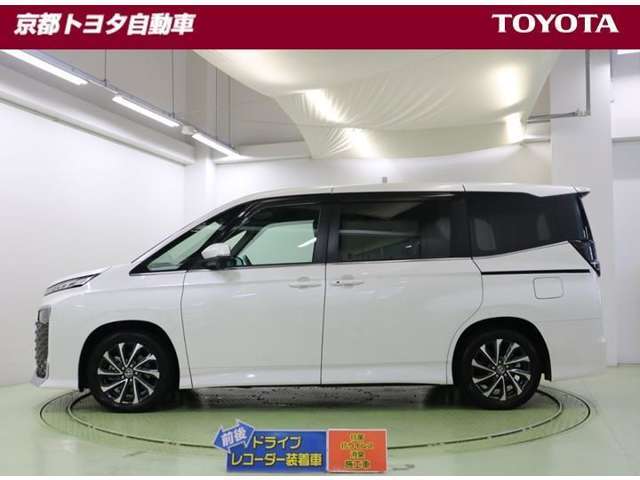 駐車時などの衝突の回避や軽減を図る駐車支援システム【PKSB】で安心をサポート、道路標識をディスプレイ確認できる【ロードサインアシスト】で見落とし防止をサポートします。