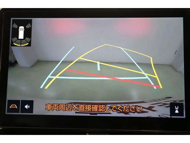 ハンドル操作に連動してガイドラインが変化するバックカメラ搭載です。クルマは構造上たくさんの死角がありますので、とても便利な機能ですね。あくまで補助の為の装備ですのでバックは目視での確認が大事ですよ！