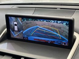 【パノラミックビューモニター】専用のカメラにより、上から見下ろしたような視点で360度クルマの周囲を確認することができます☆死角部分も確認しやすく、狭い場所での切り返しや駐車もスムーズに行えます。