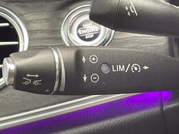 ●レーダークルーズコントロール：前の車との車間距離を一定にとりつつ、一定速度で自動走行してくれる次世代のクルーズコントロール！主に高速道路や自動車専用道路で使用する便利な機能です！