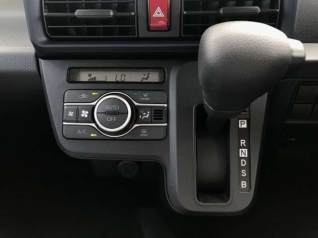 ご購入後のメンテナンス・車検も当店におまかせください！カフェのような空間でゆっくりおくつろぎ頂けますよ！