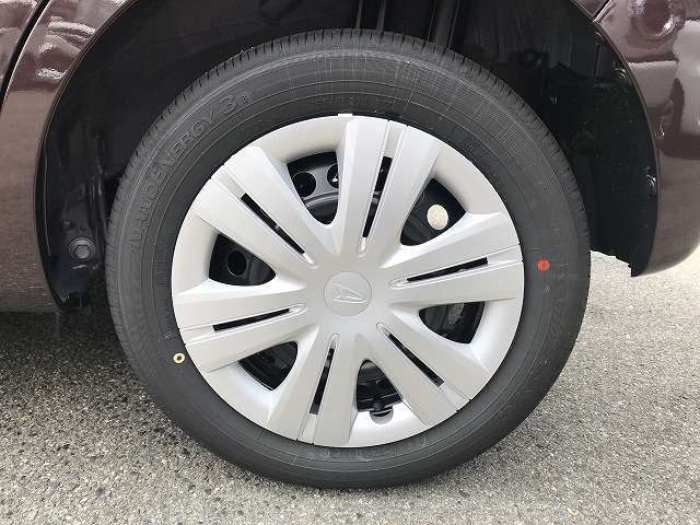 ご購入後には洗車も欠かせませんよね！？当店では、洗車のプロが普段お手入れが行き届かない箇所も済み済みまで綺麗にしています！