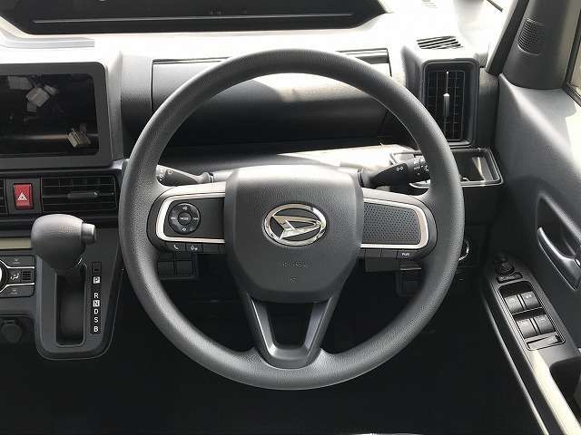 積載車も所有していますので、万が一の時でも当店スタッフにてお車の無料引き取りも行っております。