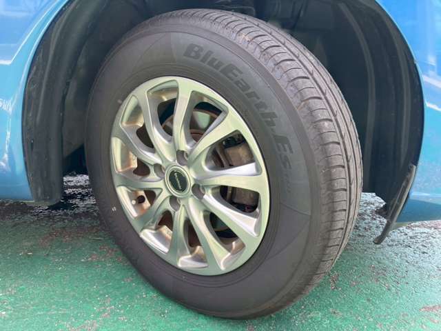 タイヤサイズは185/70R14です。日産純正アルミ装着です☆