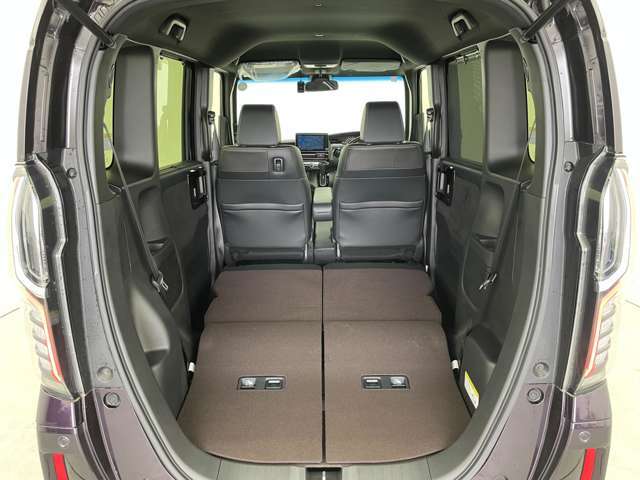 【シートアレンジ】乗せる人数、荷物によってシートをアレンジすれば、ダンボールなどの大きい荷物や、釣り具などの長尺物も載せられそうですね！