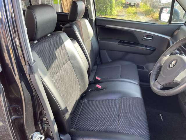 運転席側から撮影しました。