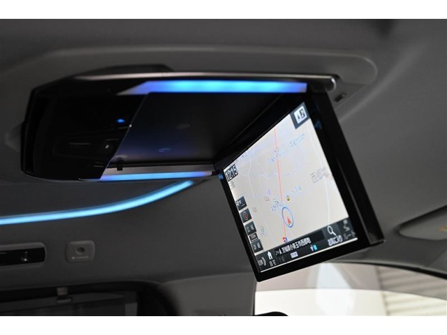 ■12.8インチ後席ディスプレイ装備（ALPINE製）　　ロングドライブも退屈しません。　※リモコンで操作します。