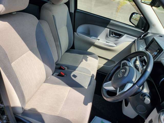 清潔で広々した座席です！是非、現車を見て体感してみてください。