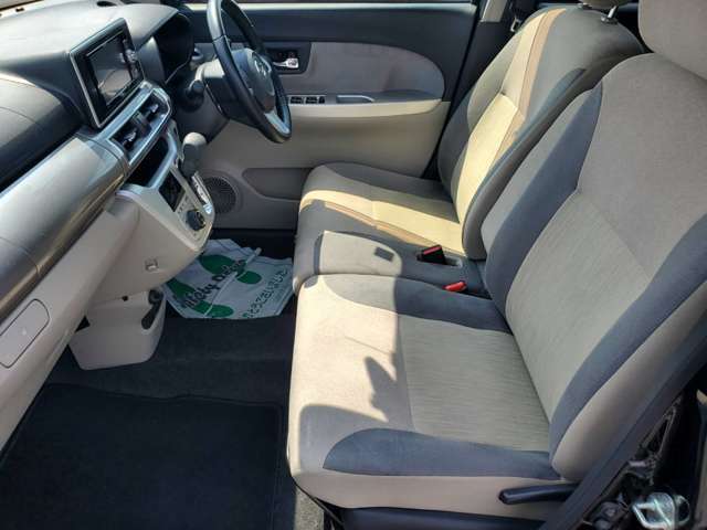お体が直接触れるシートが汚いと嫌ですよね？その点このお車は、元々綺麗な状態で仕入れをしている上、スタッフ丹念にクリーニングしておりますので非常に綺麗です♪