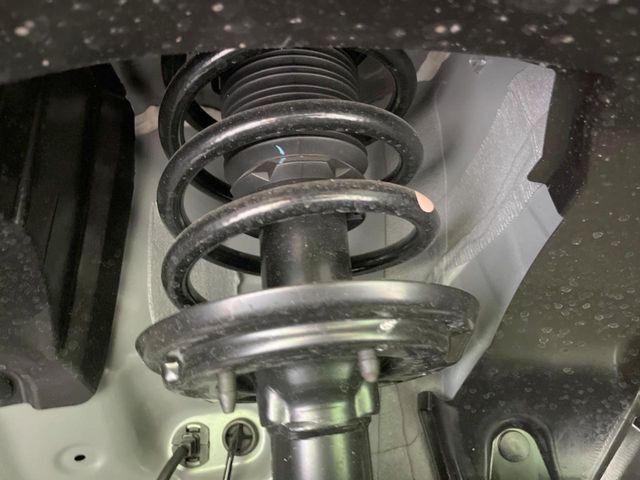 お車を安心してお乗りいただく為には、足回りの定期点検が欠かせません。サービスサポート（有償保証）では無料点検もご提供しており、安心のカーライフをお過ごしいただけるサポート体制が整っています。