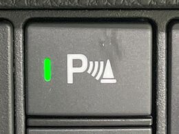 【クリアランスソナー】バンパーに付いたセンサーが障害物を検知！一定の距離に近づくとアラートで教えてくれます♪狭い駐車スペースや車庫入れ時も安心ですね☆