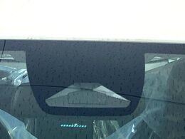 【ホンダセンシング】走行中に前方の車両等を認識し、衝突しそうな時は警報とブレーキで衝突回避と被害軽減をアシスト。より安全にドライブをお楽しみいただけます。