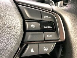 【アダプティブクルーズコントロール】高速道路での長距離走行が楽に！！自動で速度を保つクルーズコントロールが、衝突軽減システムと連携し、前方の車両を感知して車間を保つように速度調節してくれます！！