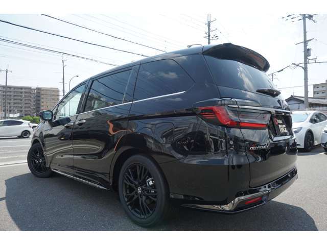 ●BLACK EDITIONエンブレム●18インチアルミホイール〈マットベルリナブラック〉