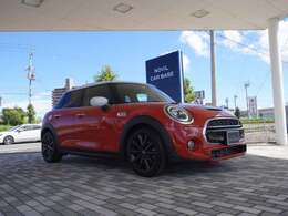 徳島県にて輸入車ディーラーを30年以上運営してきた『ノヴィルグループ』ならではの、安心整備（バッテリー新品交換など）にてお客様にご納車させて頂きます。