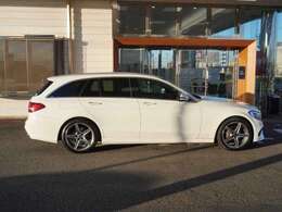 徳島県にて輸入車ディーラーを30年以上運営してきた『ノヴィルグループ』ならではの、安心整備（バッテリー新品交換など）にてお客様にご納車させて頂きます。