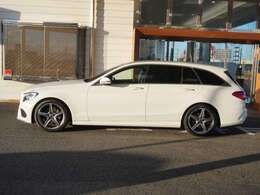 経験豊かなメカニックによる整備でお車自体の状態はもちろん、商品展示前に社内『商品化センター』にて内・外装共に良質な状態に磨き上げ、お車をご提供出来る様、運営しております。