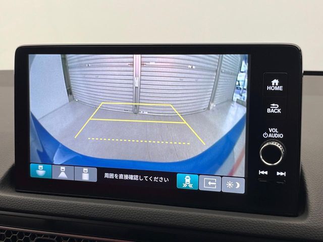 【バックカメラ】駐車時に後方がリアルタイム映像で確認できます。大型商業施設や立体駐車場での駐車時や、夜間のバック時に大活躍！運転スキルに関わらず、今や必須となった装備のひとつです！