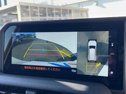 【パノラミックビューモニター】専用のカメラにより、上から見下ろしたような視点で360度クルマの周囲を確認することができます☆死角部分も確認しやすく、狭い場所での切り返しや駐車もスムーズに行えます。