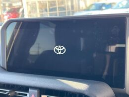 【12.3インチディスプレイオーディオ】スマートフォンと連携が可能な大画面ディスプレイオーディオです。スマートフォンのナビ機能を使用したり、Bluetooth接続で音楽もお楽しみいただけます！