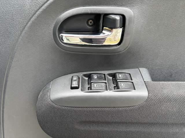 もちろんパワーウィンドウ！