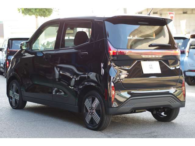 年式相応ですが、納車時にはできる限りキレイに納車させていただきます。どうしても気になるところ等ありましたら、低価格にてお直しいたしますので、何なりとお申し付けください。