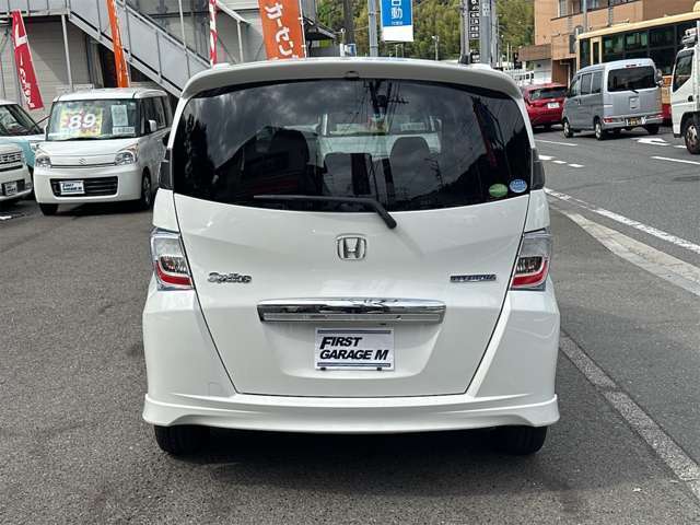 ☆後部見やすいリアガラス、後方車両の方にも見やすくリアワイパーも装備されてます。