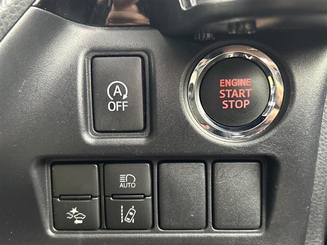 【衝突軽減ブレーキ】衝突するおそれが高い場合、音と光で注意して強いブレーキングを行い、衝突回避・被害軽減を支援します。機能には限界があるためご注意ください。