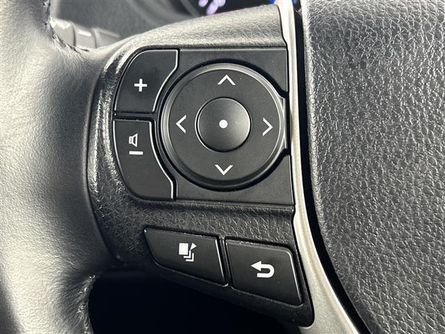 【衝突軽減ブレーキ】衝突するおそれが高い場合、音と光で注意して強いブレーキングを行い、衝突回避・被害軽減を支援します。機能には限界があるためご注意ください。