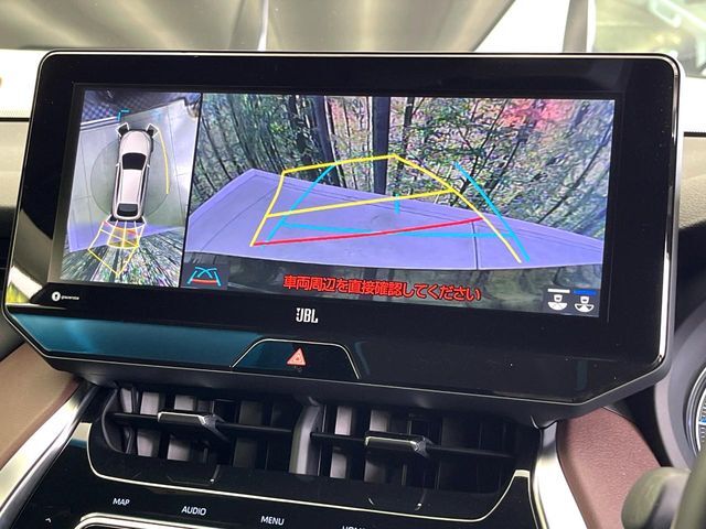 【パノラミックビューモニター】専用のカメラにより、上から見下ろしたような視点で360度クルマの周囲を確認することができます☆死角部分も確認しやすく、狭い場所での切り返しや駐車もスムーズに行えます。