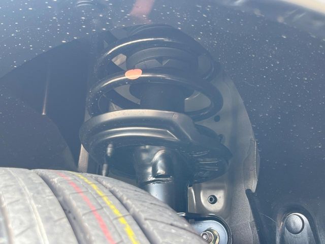 お車を安心してお乗りいただく為には、足回りの定期点検が欠かせません。サービスサポート（有償保証）では無料点検もご提供しており、安心のカーライフをお過ごしいただけるサポート体制が整っています。