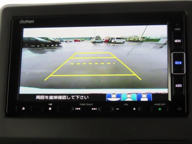 リアワイドカメラシステム！従来の視野に加えて、後方側方を約180°まで見えるワイドビューと、後方を真上から見たような視野で駐車時などに便利なトップダウンビューの3つの視野があります！