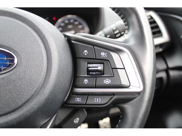 ステアリング右手側にはアイサイトなどの操作スイッチが内蔵されています 運転しやすい設定です