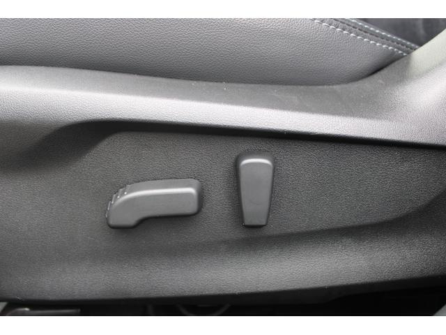 運転席も助手席も電動パワーシート装備