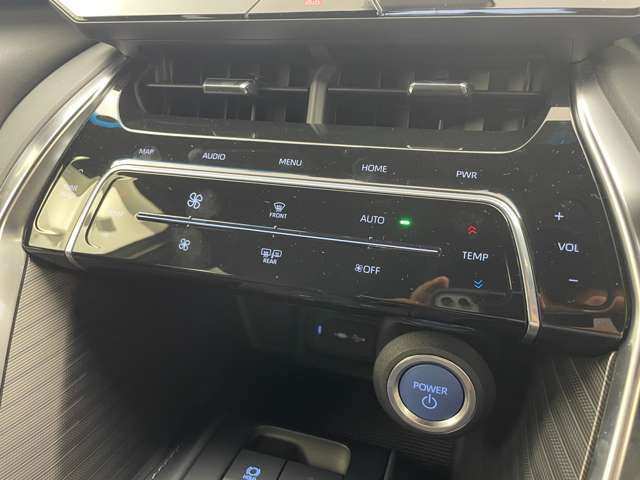 【運転席操作部】快適なドライブを楽しむための機能が装備されています！運転席から触れるので、使いやすいです！除菌プランいれていただくと、さらに清潔で安心していただけます！