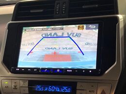 【バックカメラ】駐車時に後方がリアルタイム映像で確認できます。大型商業施設や立体駐車場での駐車時や、夜間のバック時に大活躍！運転スキルに関わらず、今や必須となった装備のひとつです！