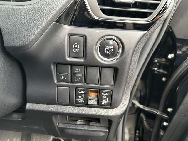 運転席から両側パワースライド開閉可能☆アイドリングストップON/OFFスイッチ有