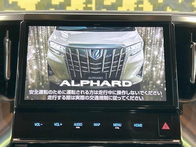 【純正ナビ】人気の純正ナビを装備しております。ナビの使いやすさはもちろん、オーディオ機能も充実！キャンプや旅行はもちろん、通勤や買い物など普段のドライブも楽しくなるはず♪