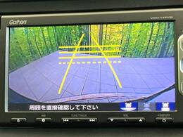 【バックカメラ】駐車時に後方がリアルタイム映像で確認できます。大型商業施設や立体駐車場での駐車時や、夜間のバック時に大活躍！運転スキルに関わらず、今や必須となった装備のひとつです！