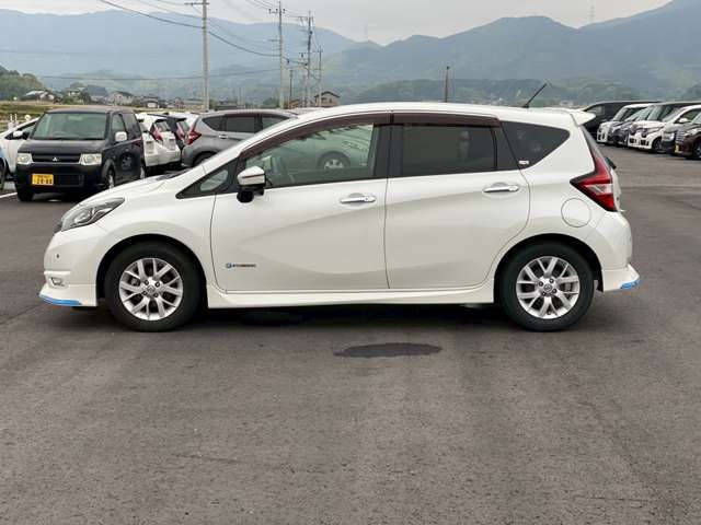 ★画像や動画を見ただけでお車の検討を進める事に抵抗がある方でも気軽に利用できるオンライン商談ならお車の検討はもちろん営業担当や店舗の様子も生中継でご覧いただけますので安心してお車をご検討頂けます。