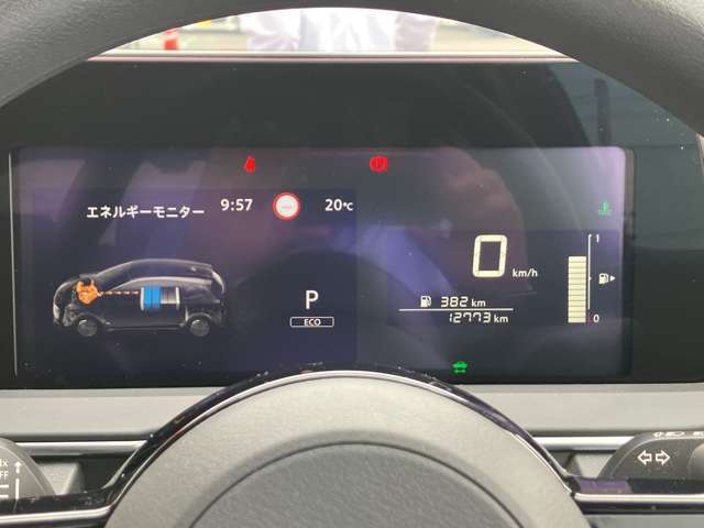 エコ運転支援にもなる燃費計が表示されるディスプレイ！各システムの作動状況など、様々な情報を表示します！