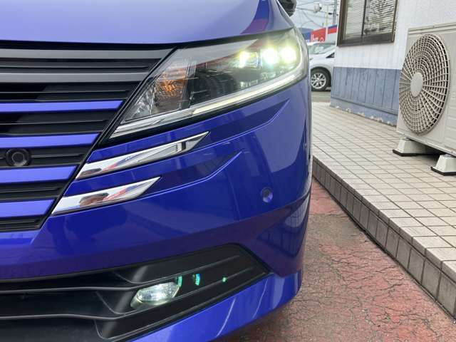 LEDヘッドライトで暗い夜道も明るく照らします。そのうえ省電力です。