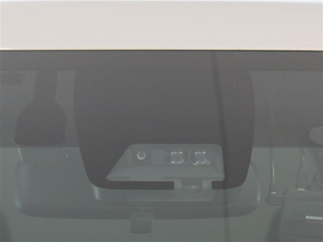 サポカーS とは、衝突被害軽減ブレーキに加えて、ペダル踏み間違い時加速抑制装置※ を搭載したクルマが対象となります。詳しくは販売店スタッフまでおたずねください。 ※マニュアル車は除く