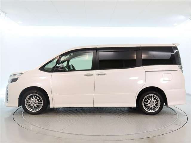 納車1カ月後には無料1カ月点検をご用意しています。車検や12カ月点検、オイル交換などのアフターメンテナンスも県内50店舗の整備工場におまかせください。