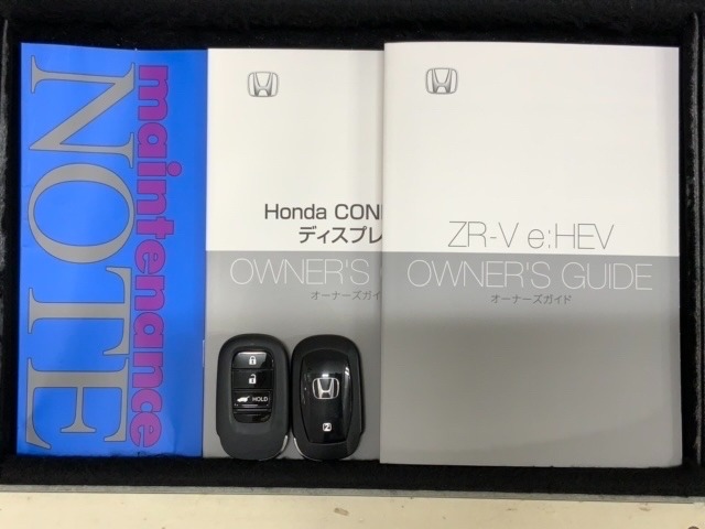 スマートキーは鍵をバッグに入れたままでもドアロックの開閉やエンジンのON・OFFができます。夜間や雨の日も鍵を探さなくて良いので便利です。
