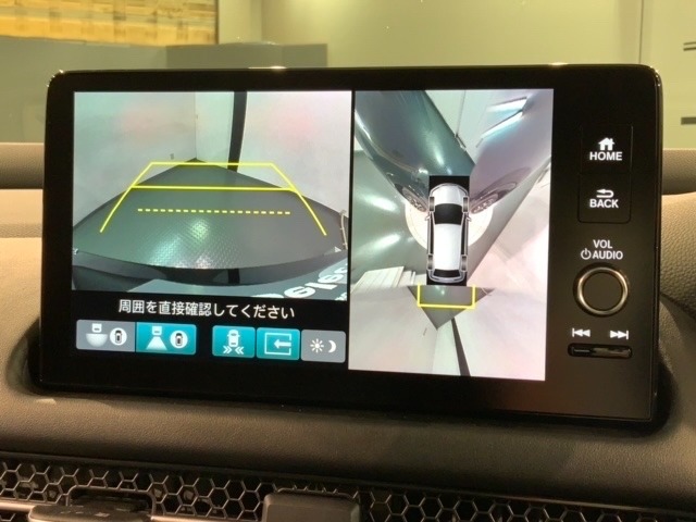 全方位モニターがついています！　車の周囲を360°安全確認できるので、普段の駐車はもちろんの事、縦列駐車や幅寄せの際にも活躍してくれますよ。