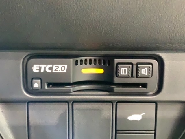 いまや快適なカーライフに欠かせないETCが付いています。